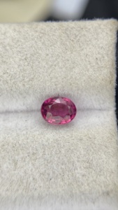 Tourmaline naturelle certifiée, très magnifique, taille ovale, qualité de couleur excellente, pierre précieuse brute, 0,42 carat, clarté immaculée - Product Image 2