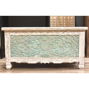 Coffre en bois massif sculpté antique de style traditionnel et rustique, écologique et durable, pour le bureau et le salon - Product Image 2