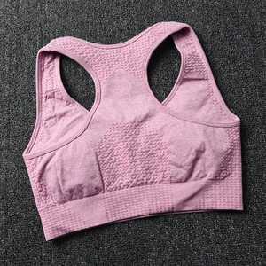 Sujetador deportivo de diseño personalizado para mujer, espalda cruzada, alto soporte, para yoga y entrenamiento, gris y rosa, transpirable - Product Image 5