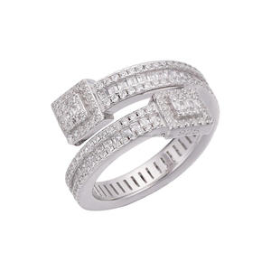 Bague de luxe en argent sterling 925 avec moissanite et diamant, motif visage, ornée d'accents de pierres étincelantes, bijou audacieux et remarquable - Product Image 1