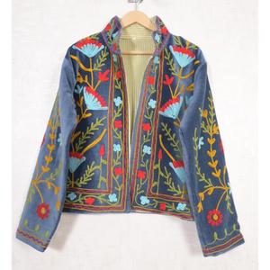 Chaqueta Suzani de Terciopelo Estilo Bohemio Indio, Bordado Floral Hecho a Mano, Ropa Étnica de Moda para Mujer - Product Image 4