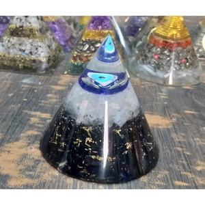 Cono de Orgón de Turmalina Negra y Selenita Hecho a Mano, Pirámide con Ojo Turco, Cruz Feng Shui, Regalo Creativo Ecológico, Protección EMF - Product Image 1