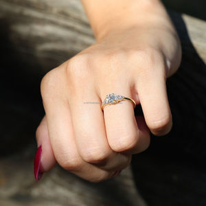 Anillo de Compromiso/Boda Vintage de Diamante Cultivado en Laboratorio IGI, Oro Amarillo de 14k, Unisex, Oro Blanco Fino, Ideal para Aniversarios y Fiestas - Product Image 4