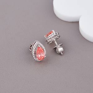 Boucles d'oreilles clous en or blanc/rose/jaune 9 carats avec halo de diamants roses de forme poire cultivés en laboratoire, plaqué rhodium de luxe, certifiées IGI - Product Image 3