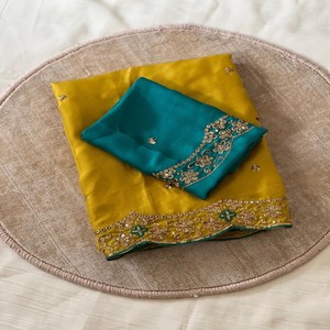 VASTRA COTTAGE Sari de seda Rangoli de alta calidad con bordado de hilo Zari y blusa bordada a juego en contraste para mujer - Product Image 5