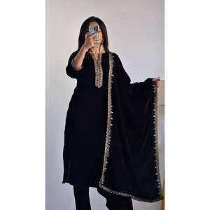 Conjunto de Traje de Fiesta XL con Trabajo de Hilo y Lentejuelas para un Look Elegante - Product Image 4