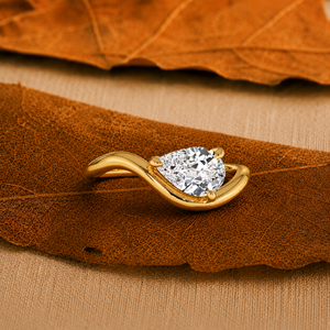 Bague en diamant de laboratoire taille poire 1 carat, or massif 14K, certifiée IGI, vente en gros B2B, fournisseur de bijoux sur mesure LuxeShine Jewellery - Product Image 5