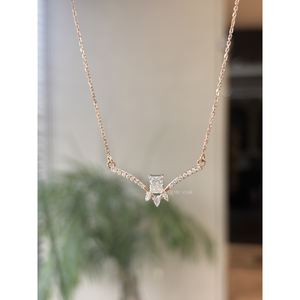 Elegante Collar con Colgante de Barra en Forma de V con Diamante Radiante de 0.70 Ct Cultivado en Laboratorio, Certificado por IGI, Oro de 14K, Lujoso y Moderno para Mujer, Regalo - Product Image 5