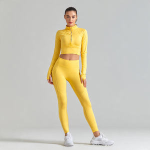 Ensemble de vêtements de yoga athlétiques 2 pièces 100% polyester, ensemble de sport 2 pièces pour femmes, legging de compression et hauts - Product Image 1