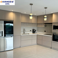Armoires de cuisine modulaires en bois de chêne massif avec finition brillante, portes en contreplaqué écologique et design moderne