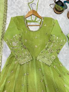 Robe Anarkali en soie brodée verte, longueur ras du sol, tenue traditionnelle indienne et pakistanaise pour mariage, coupe régulière extensible pour femme - Product Image 5