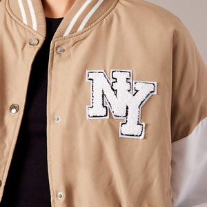 แจ็คเก็ตวาร์ซิตี้ทรงครอปแฟชั่นสำหรับผู้หญิง ดีไซน์ล่าสุด ปี 2026 คอวี หลากสี สามารถปรับแต่งได้ รับผลิตแบบ OEM กันน้ำ ผลิตจากผ้าฝ้าย - Product Image 6