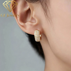 Boucles d'oreilles clous larges en or jaune 14 carats avec diamants de laboratoire pavés, taille brillant rond, bijoux raffinés pour femme - Product Image 4