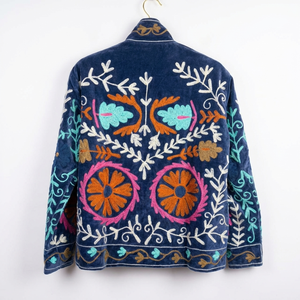 เสื้อแจ็คเก็ตวาร์ซิตี้ทำมือจากผ้าทวีดสำหรับผู้หญิง แห้งเร็ว คอจีน สไตล์โบฮีเมียนเก๋ไก๋ ลายดอกไม้  เสื้อโค้ทฤดูหนาวสไตล์ชาติพันธุ์  เสื้อคลุมสไตล์ดั้งเดิม - Product Image 1