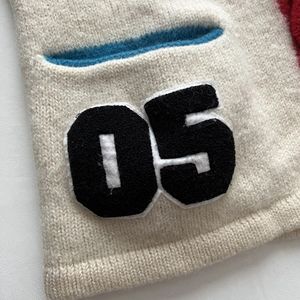 Suéter Griego de Lana Tejida con Parches de Letras Bordadas en Chenilla, Diseño a Rayas, para Hombre y Mujer, con Logotipo Personalizado OEM, Transpirable, para Invierno - Product Image 4