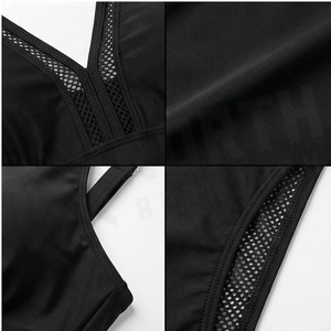 Ensemble de yoga 2 pièces imprimé papillon bleu avec finition dorée, body à col en V profond et jupe portefeuille longueur genou - Product Image 4