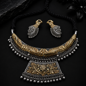 Conjunto de Collar y Pendientes Rajwadi Tribal con Diseño Floral Vintage en Plata Oxidada Bicolor y Zinc Plateado Negro, Ghungroo, Aniversario - Product Image 1