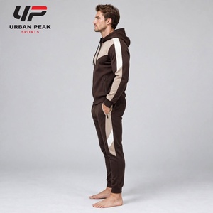 Elegante Chándal para Hombre Hecho con Tela Ligera que Ofrece un Ajuste Cómodo y una Sensación Ligera para Actividades Diarias - Product Image 4
