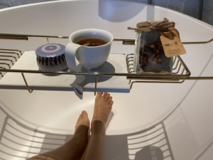 เกลืออาบน้ำสมุนไพรธรรมชาติ AHN พรีเมียม สำหรับเด็ก ผลิตด้วยสมุนไพรแห้งทำมือในบรรจุภัณฑ์ที่ปลอดภัย ช่วยผ่อนคลายผิวกายและบำรุงผิว - Product Image 6