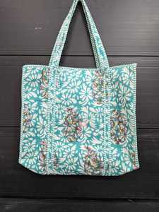 Bolso Tote Grande Acolchado con Estampado Artesanal, para Mujer, con Cierre, para Compras y Playa, Regalo para Ella - Product Image 6