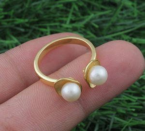 Boucles d'oreilles pendantes en argent sterling plaqué argent avec perle d'eau douce naturelle, bijoux minimalistes de luxe délicats pour femmes, cadeau en gros - Product Image 2