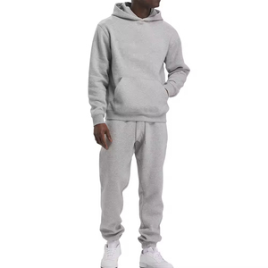 Survêtement gris à capuche pour homme, coupe décontractée, avec poches latérales, en coton 100%, couleur unie, coupe régulière, collection automne 2026 - Product Image 1