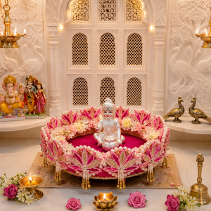Sillón de Pooja de terciopelo rosa hecho a mano para Laddu Gopal Ji, con perlas y flores, para la decoración del asiento de la divinidad en el Mandir. - Product Image 6
