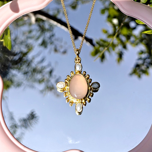 Colgante bohemio renacentista de calcedonia rosa y perla de agua dulce, collar ajustable de latón chapado en oro de 18k, joyería boutique para mujer - Product Image 6