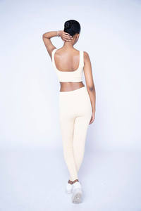 Ensemble de sport 2 pièces sans couture pour femme, 100 % polyester, respirant, grande taille, soutien-gorge de sport et leggings, pour yoga, gym et fitness - Product Image 4