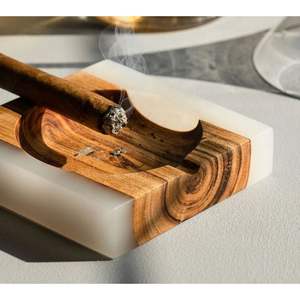 Cendrier de luxe écologique poli à la main en bois et résine pour la décoration de fumeurs - Product Image 1