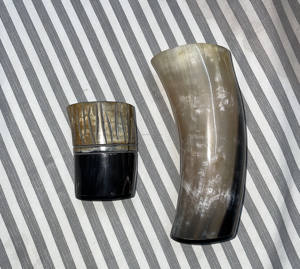 Tasse en verre à corne à boire de haute qualité artisanat naturel pour hôtels décor à la maison et fêtes - Product Image 1