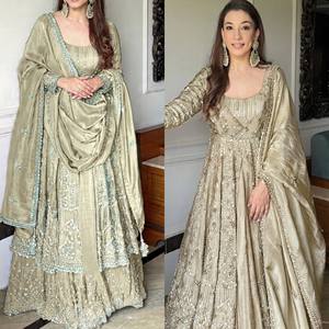 Ensemble de lehenga indien brodé en soie rouge pour femmes, robe traditionnelle longue avec dupatta, tenue ethnique d'hiver - Product Image 3