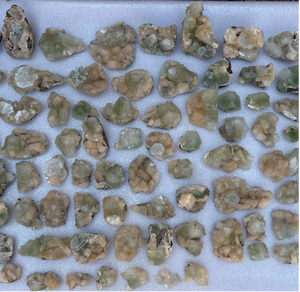 อะโพฟิลไลต์สีเขียวธรรมชาติสวยงาม พร้อมสติลบิทและเฮอแลนไดต์ ชุดแร่ธาตุพรีเมียม ตัวอย่างคริสตัลสำหรับตกแต่ง ชุดของขวัญ - Product Image 2