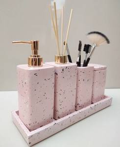 Juego de Accesorios de Baño de Resina Moderna, Juego de Baño de Mármol de Lujo de 4 Piezas, Bandeja Rectangular con Detalles Dorados, Fácil de Limpiar - Product Image 3
