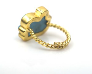 Bague artisanale en or 18 carats avec pavé de pierres précieuses turquoise et lapis-lazuli, motif œil d'Horus, cadeau unisexe bohème pour mariage, fiançailles, anniversaire - Product Image 2