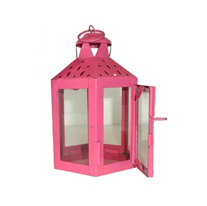 Lanterne à bougie hexagonale en métal thermolaqué rose avec panneaux en verre, anneau supérieur, poignée et loquet, pour centre de table décoratif - Product Image 1