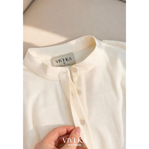 Blusa Corta Elegante para Mujer con Cuello Mandarín y Pliegues, Estilo Peplum, Informal para Oficina, Algodón y Seda, OEM ODM, Teñido Liso, IRENE - Product Image 6