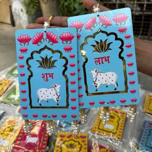 Adornos Colgantes para Puerta Hechos a Mano con Diseño Shubh Labh Pichwai, Arte Tradicional Rajastaní para Decoración de Entrada del Hogar - Product Image 1