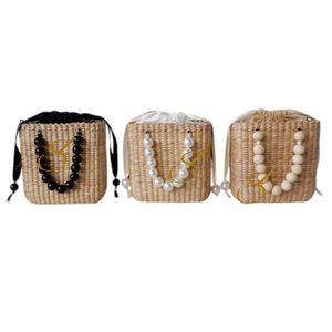 Sac fourre-tout en paille avec poignée en perles : Sac à main artisanal en jacinthe d'eau - Product Image 4