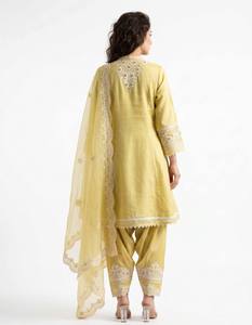 Ensemble Kurta traditionnel en soie romaine pour femmes, longueur cheville, avec broderie et dupatta, coupe régulière, séchage rapide, tenue décontractée toutes saisons, Inde - Product Image 2