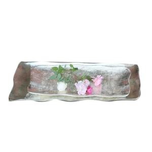 Bandeja Redonda Decorativa de Metal Plateado con Diseño en Relieve para Servir Té, Café, Postres y Decoración del Hogar - Product Image 4