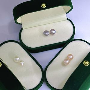 Boucles d'oreilles en or 18 carats avec perles d'eau douce de 7,5 à 8 mm, perles Aurora, perles blanches élégantes, petit ampoule, perles blanches élégantes Aurora - Product Image 4