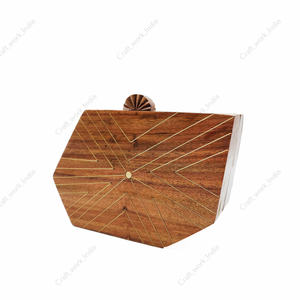 Pochette géométrique en bois artisanale pour femme – Sac de soirée, de mariage ou de cérémonie, rigide et élégant - Product Image 3