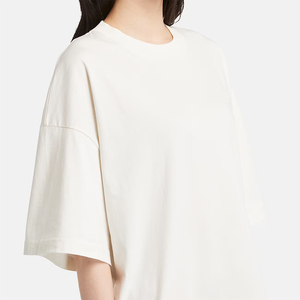เสื้อยืดผู้หญิงคอกลมแขนตกแต่งลายปัก OEM/ODM ขายดีประจำฤดูร้อน ปักโลโก้ตามสั่ง ผ้าฝ้าย 100% ระบายอากาศได้ดี - Product Image 2