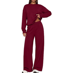 Conjunto Deportivo de 2 Piezas para Mujer, Sudadera de Cuello Alto Informal con Logotipo Personalizado Bordado y Pantalones Cortos de Felpa - Product Image 3