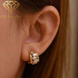 Pendientes de Aro Huggie de Oro Amarillo de 14K con Diamantes Cultivados en Laboratorio de Corte Multi-Pera y Lágrima Alternante, Joyería Fina - Product Image 2