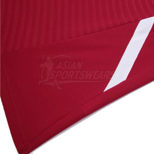 Camiseta de fútbol personalizable. Pedidos al por mayor disponibles. Varios tamaños, colores y estilos para combinar con las preferencias del equipo y del jugador. - Product Image 5