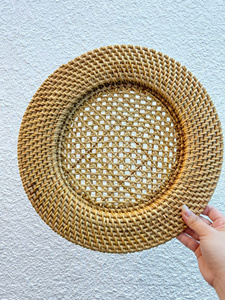 Assiette en rotin tressé écologique – Sous-plat naturel fait main pour la décoration de table de restaurant et la restauration - Product Image 2