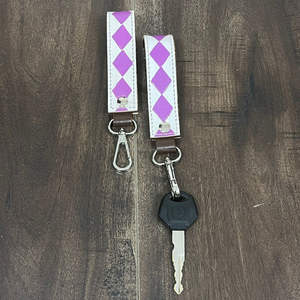 Porte-clés élégant en cuir de vachette à carreaux, motif personnalisé de créateur, cordon élégant personnalisé avec fermoir - Product Image 5