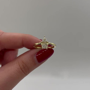 Bague de fiançailles en or jaune 10K massif avec deux pierres en zircon cubique, serties à griffes, en forme de trapèze flottant blanc, style Toi et Moi - Product Image 1